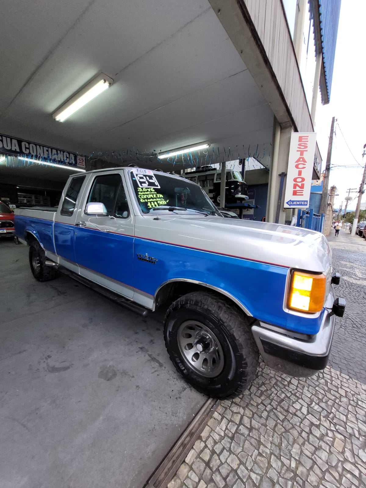 Ford F1000 3.3 V6 TEXAS EDITION