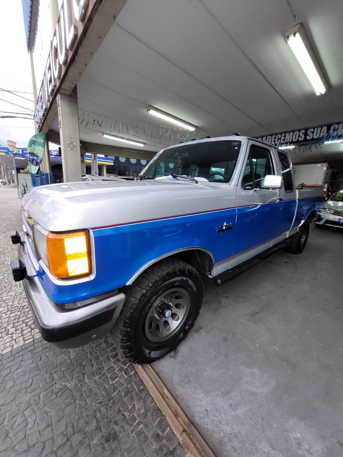 Ford F1000 3.3 V6 TEXAS EDITION miniatura 3