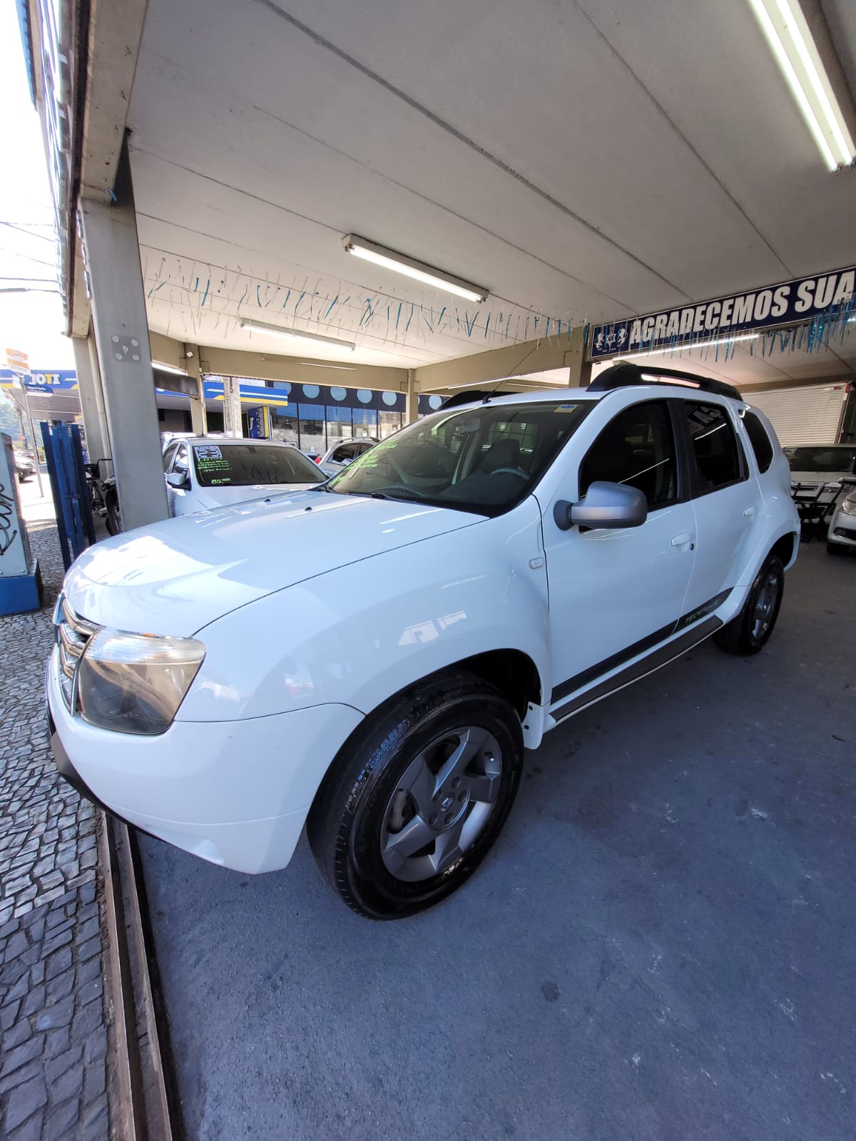 Renault DUSTER 20 D 4X2A miniatura 3