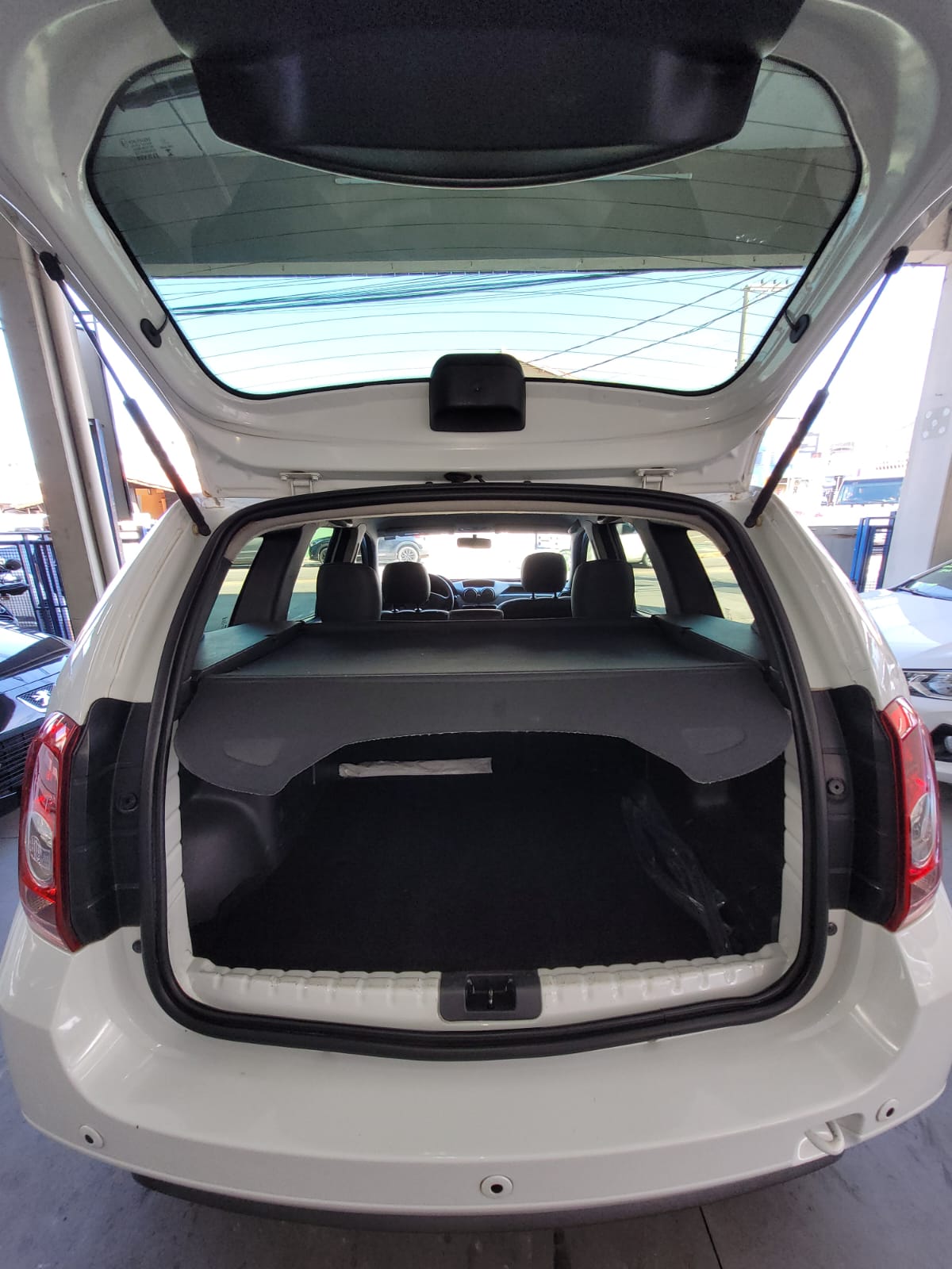Renault DUSTER 20 D 4X2A miniatura 7